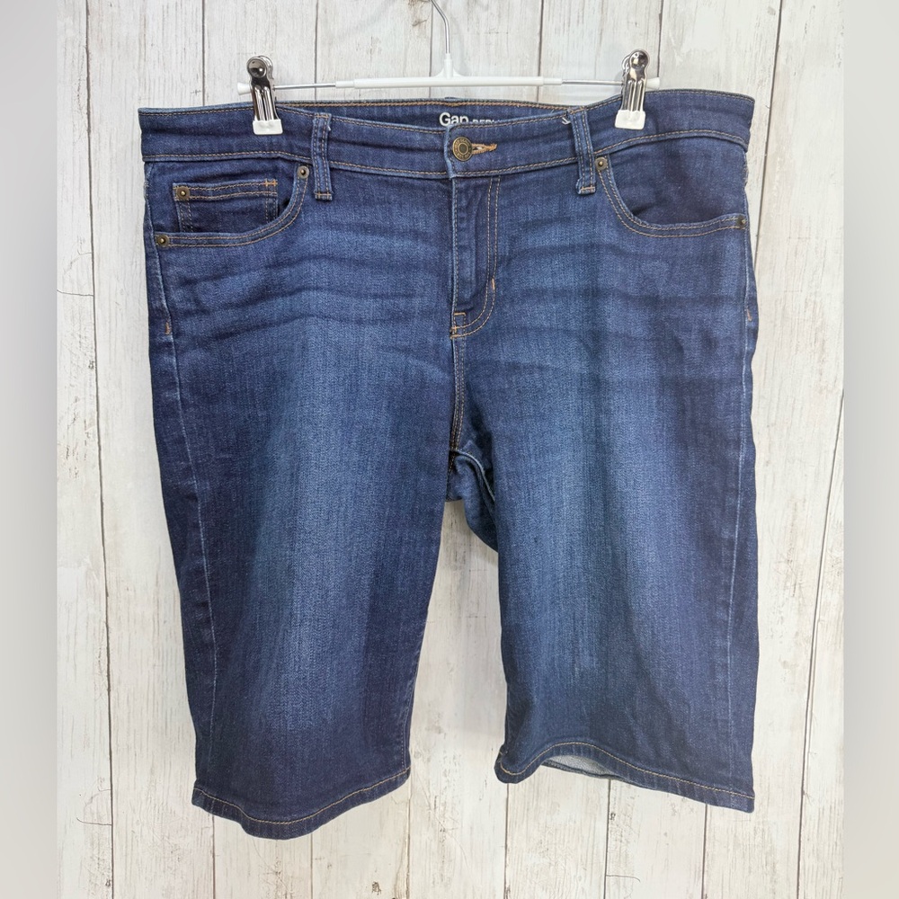 GAP Women’s Mid-Rise Dark Wash  Stretch Denim Bermuda Shorts Size 10/30